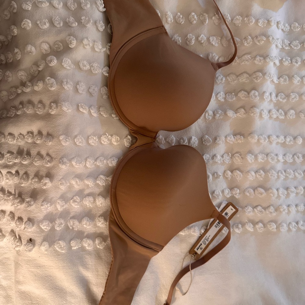 SKIMS Fits Everyone Tshirt Bra 
Color Sienna 

Never worn